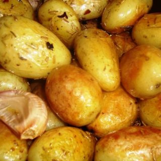 Młode ziemniaki z rozmarynem
