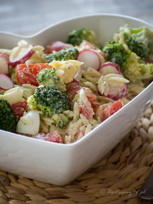 Salatka makaronowa z brokulami